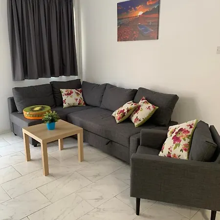 Appartamento Miriams Apt In The Center Of Finikoudes- Larnaca