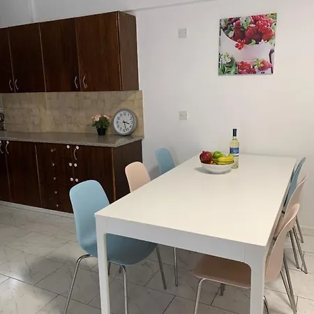 Appartement Miriams Apt In The Center Of Finikoudes- *
