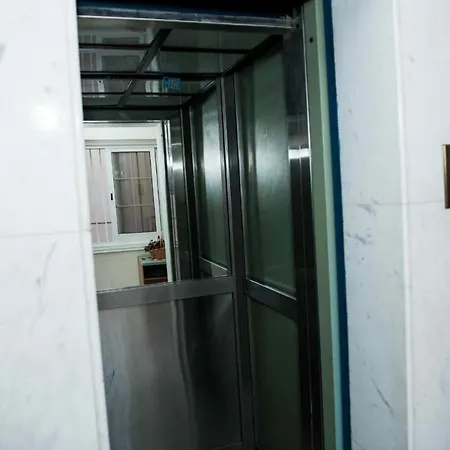 Appartement Miriams Apt In The Center Of Finikoudes- Larnaca